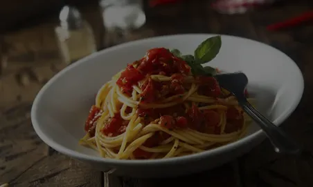 Spaghete cu busuioc și roșii
